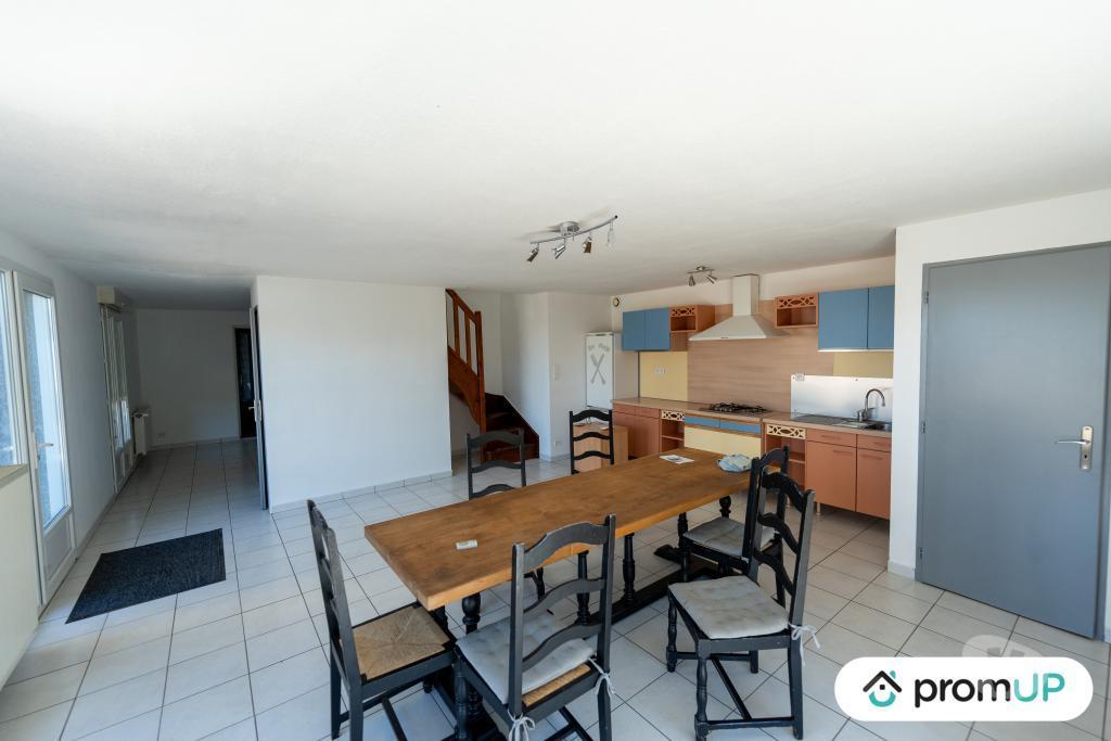 Vente Maison Puy-de-Dôme St Bonnet pres Riom - 63200 - Photos Vivastreet (V6624) Maison contemporaine de 268 m2 à SAINT-BONNET-PRÈS-RIOM
