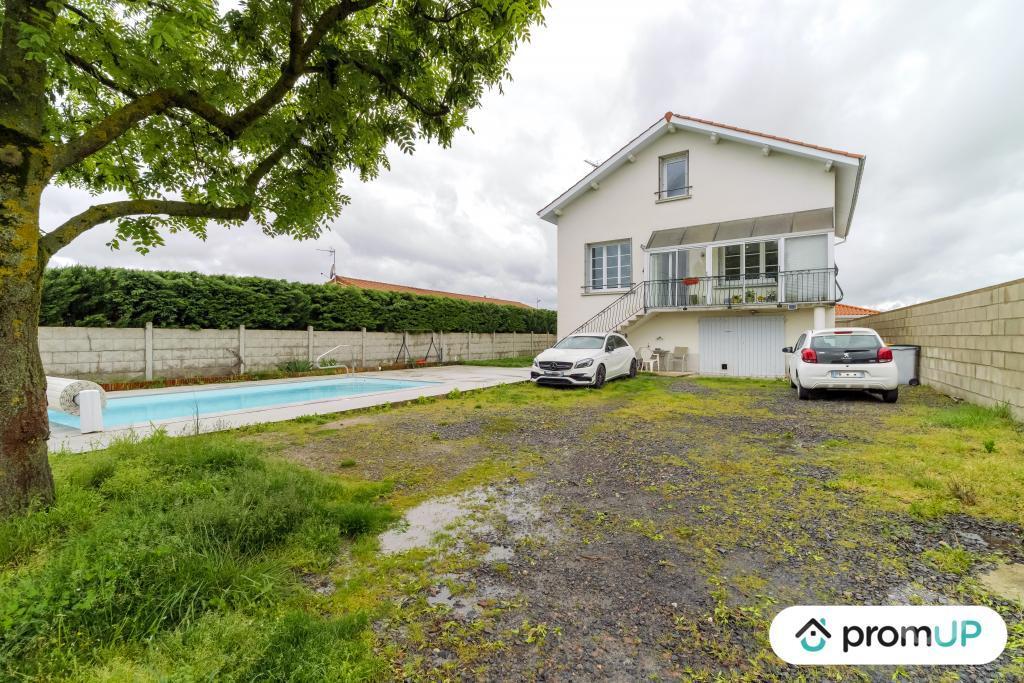 Vente Maison Loire St Romain le Puy - 42610 - Photos Vivastreet (V6641) Maison ancienne de 153 m2 à ST ROMAIN LE PUY