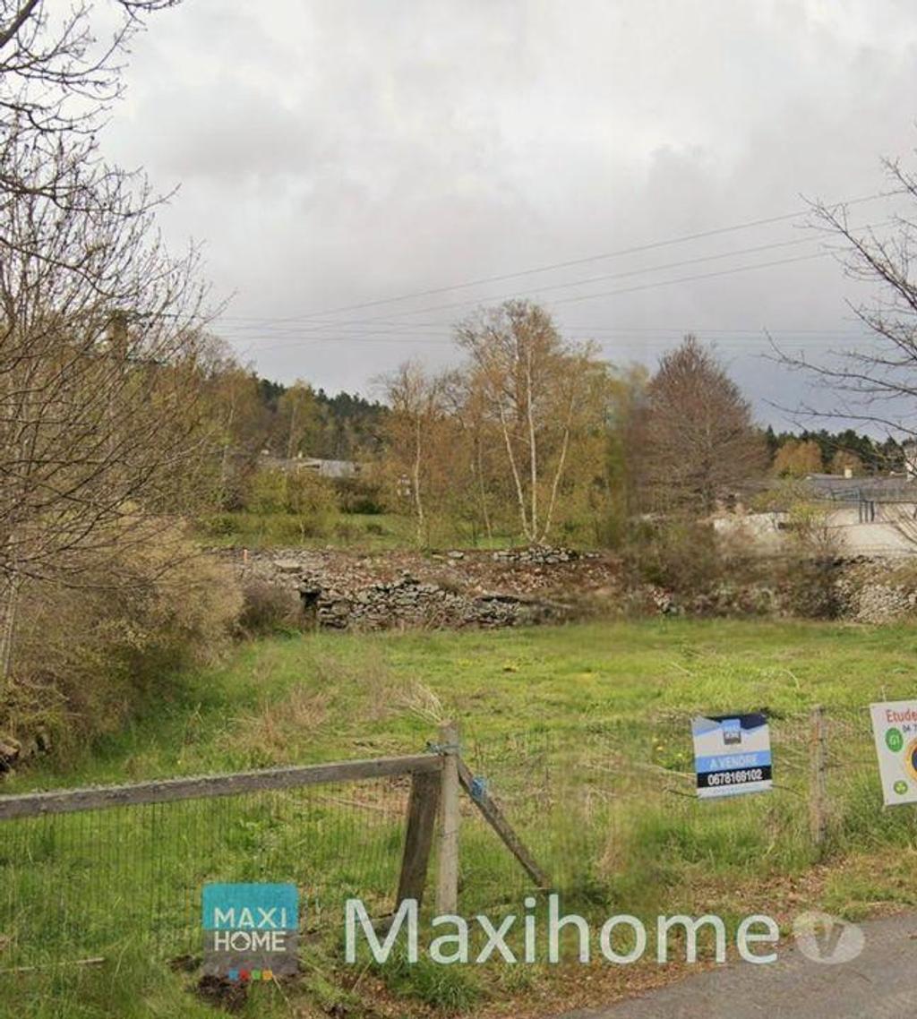 Terrain à vendre Haute-Loire Yssingeaux - 43200 - Photos Vivastreet Terrain constructible de 900 m² situé au Pertuis