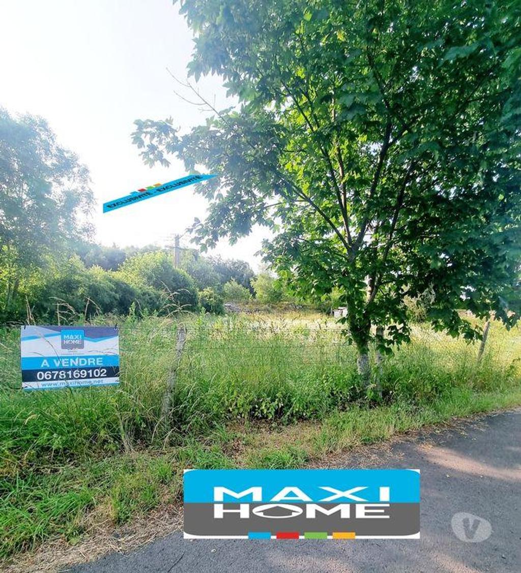 Terrain à vendre Haute-Loire Yssingeaux - 43200 - Photos Vivastreet Terrain constructible de 900 m² situé au Pertuis
