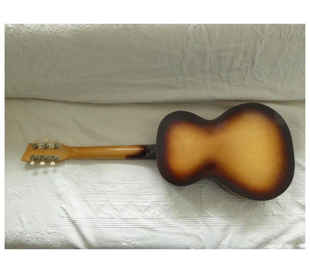 Instruments de musique Essonne Bievres - 91570 - Photos Vivastreet Guitare Paul Beuscher