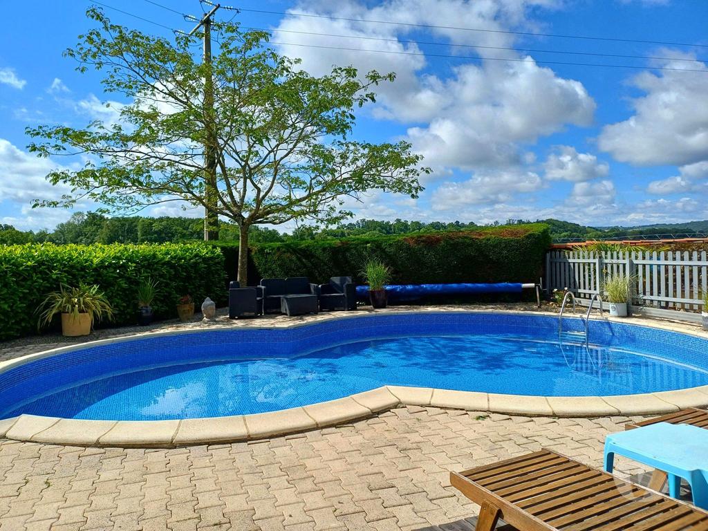 Vente Maison Hautes-Pyrénées Trie sur Baise - 65220 - Photos Vivastreet Charmante maison de campagne avec piscine, vue Pyrénées, gîte