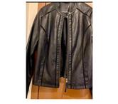 Un blouson -veste en cuir noir d’occasion en bon état