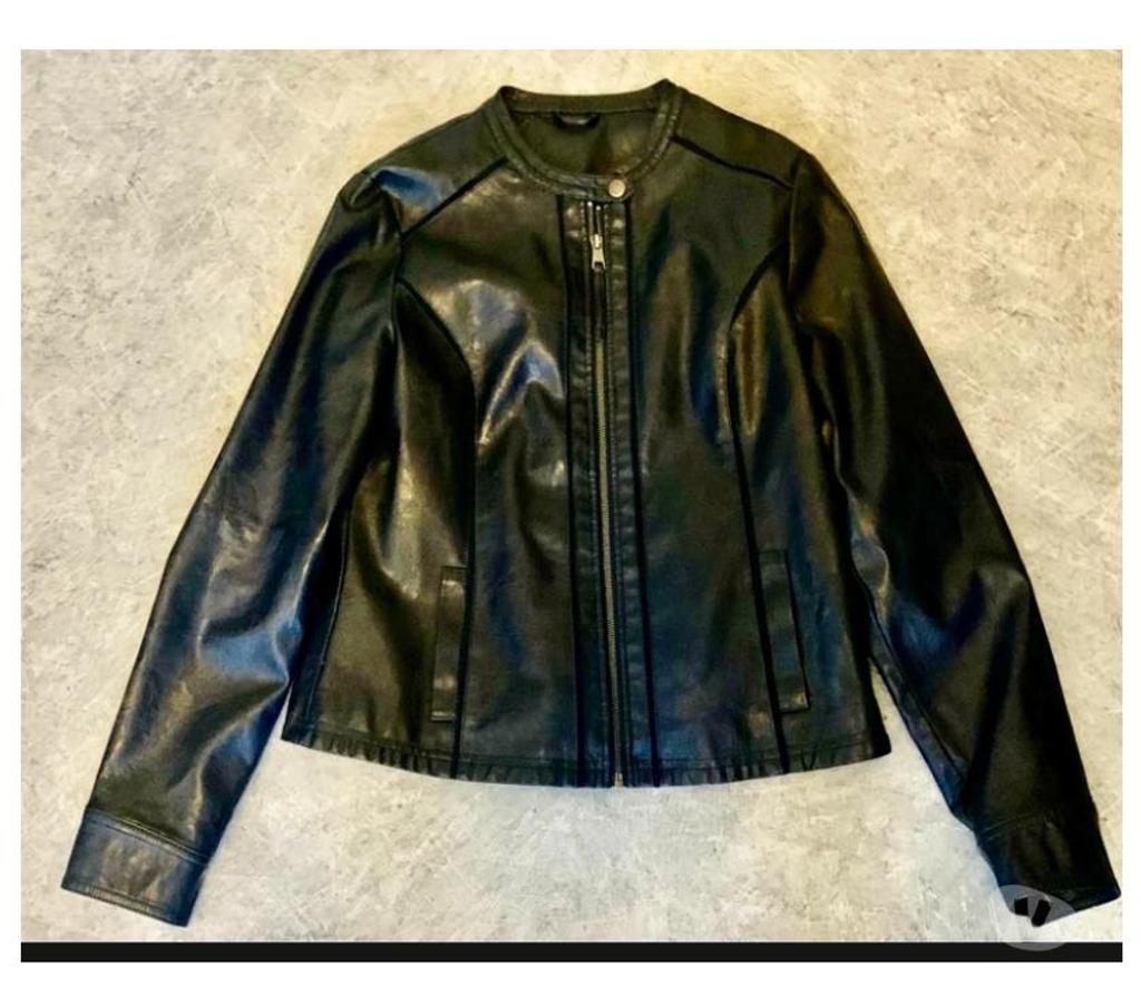 Vêtements occasion Val-de-Marne Villejuif - 94800 - Photos Vivastreet Un blouson -veste en cuir noir d’occasion en bon état