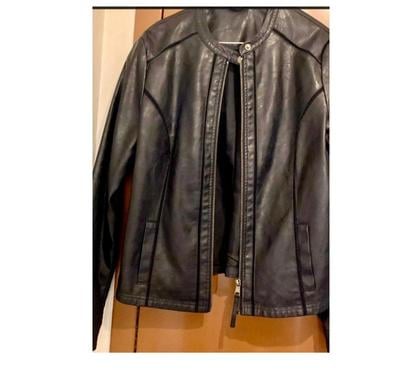 Vêtements occasion Villejuif Val-de-Marne - Photos Vivastreet Un blouson -veste en cuir noir d’occasion en bon état