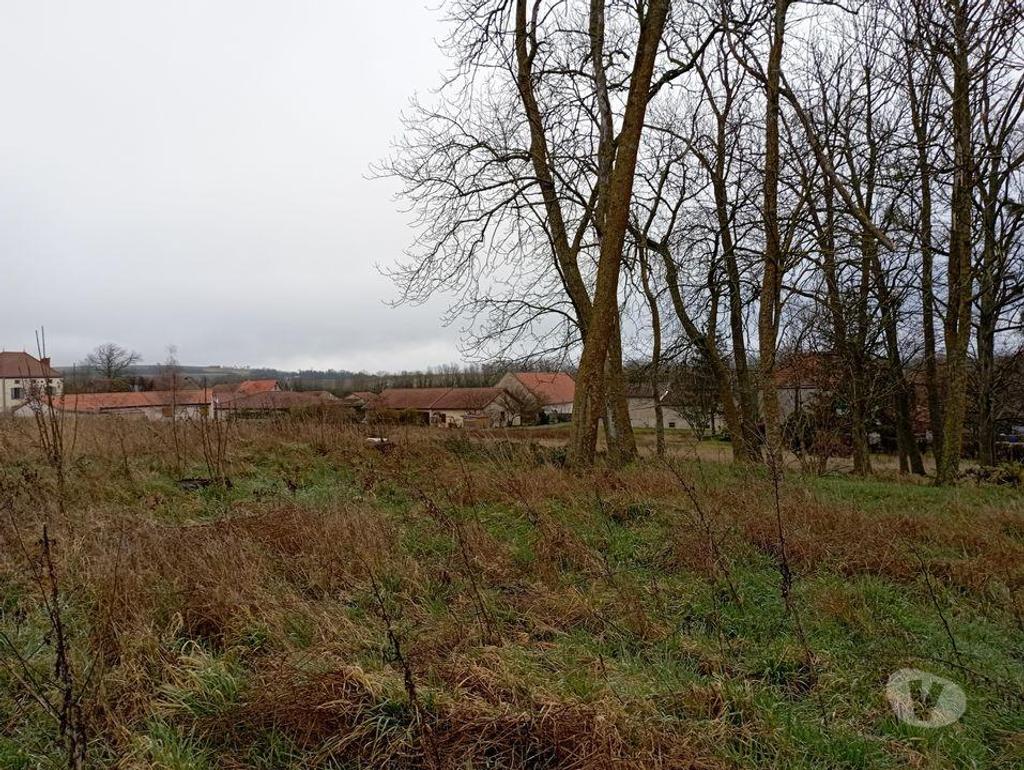 Terrain à vendre Puy-de-Dôme Montpensier - 63260 - Photos Vivastreet Grand terrain constructible !!