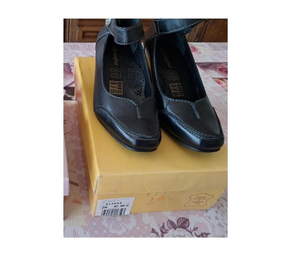 Chaussures Moselle Hauconcourt - 57280 - Photos Vivastreet Chaussure Noire Taille 39 noire mode accessoires TV cosplay