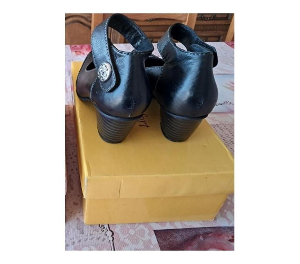 Chaussures Moselle Hauconcourt - 57280 - Photos Vivastreet Chaussure Noire Taille 39 noire mode accessoires TV cosplay