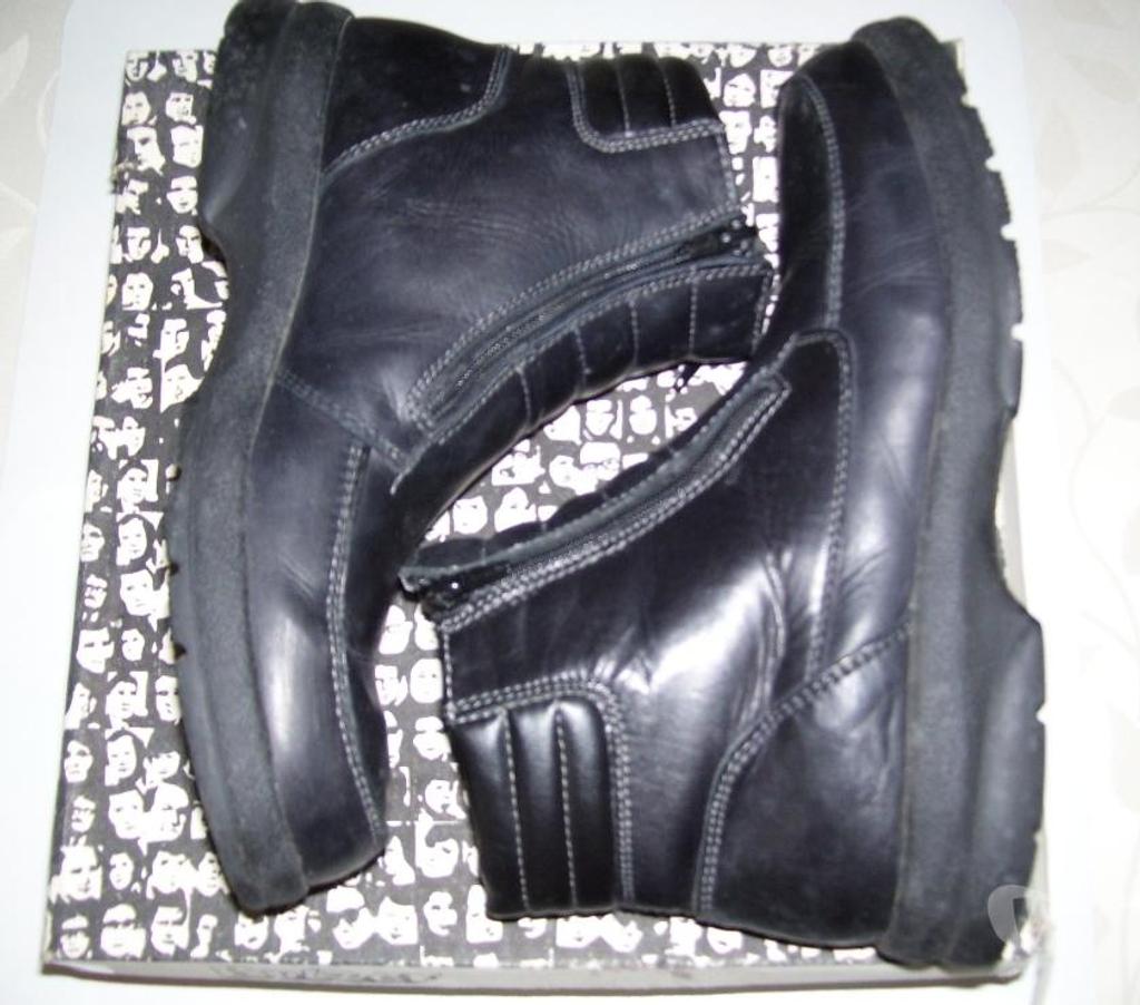 Chaussures Oise Estrees St Denis - 60190 - Photos Vivastreet Chaussures montantes fourrées en cuir noir Pointure 42