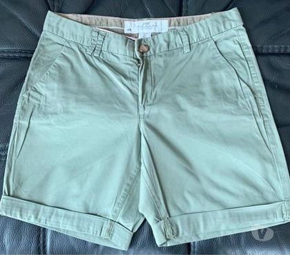 Vêtements occasion Villejuif Val-de-Marne - Photos Vivastreet Short H&M vert bouteille pour femme d’occasion.