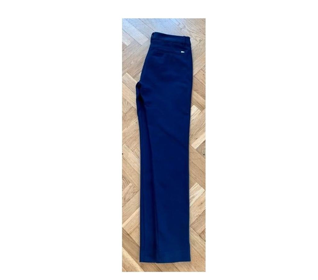 Vêtements occasion Val-de-Marne Villejuif - 94800 - Photos Vivastreet Pantalon fuseaux bleu nuit taille 36. (Tommy Hilfiger)