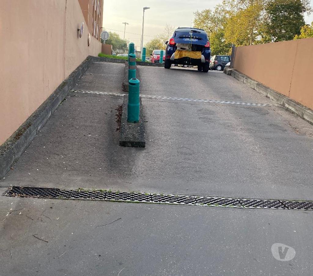 Parkings - Garages Rhône Villeurbanne - 69100 - Photos Vivastreet Loue GARAGE standard Lyon 425 cours Zola