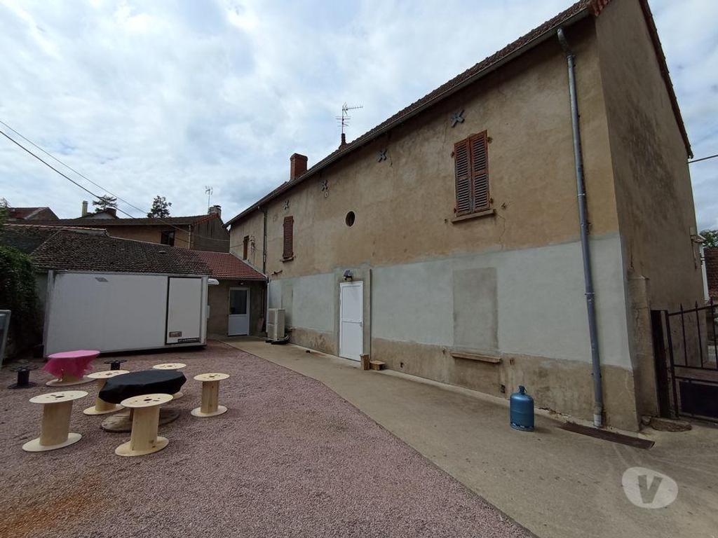Vente Immeuble Allier Le Breuil - 03120 - Photos Vivastreet Ensemble immobilier avec épicerie multi-services et