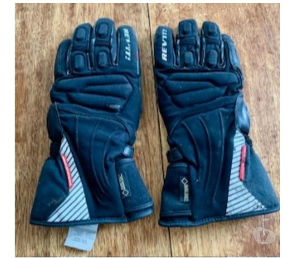 Pièces et services moto Val-de-Marne Villejuif - 94800 - Photos Vivastreet Une paire de gants pour scooter rev'tte goretex- noir