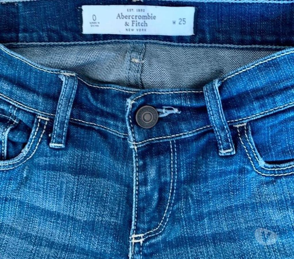 Vêtements occasion Val-de-Marne Villejuif - 94800 - Photos Vivastreet Short en jeans pour femme de Abercrombbie&Fitch d’occasion