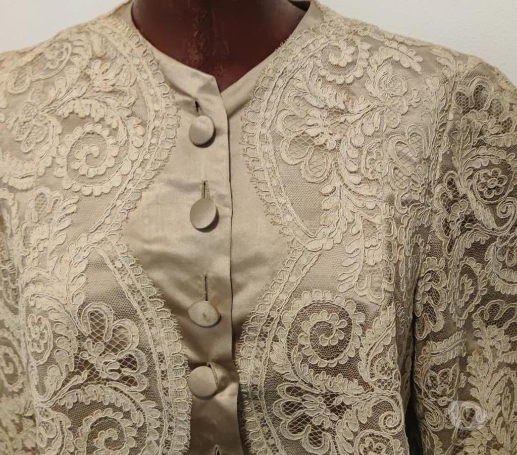 Vêtements occasion Val-d'Oise Bernes sur Oise - 95340 - Photos Vivastreet Rare: Ensemble de 2 Pièces En Soie Brodée & Dentelle !!