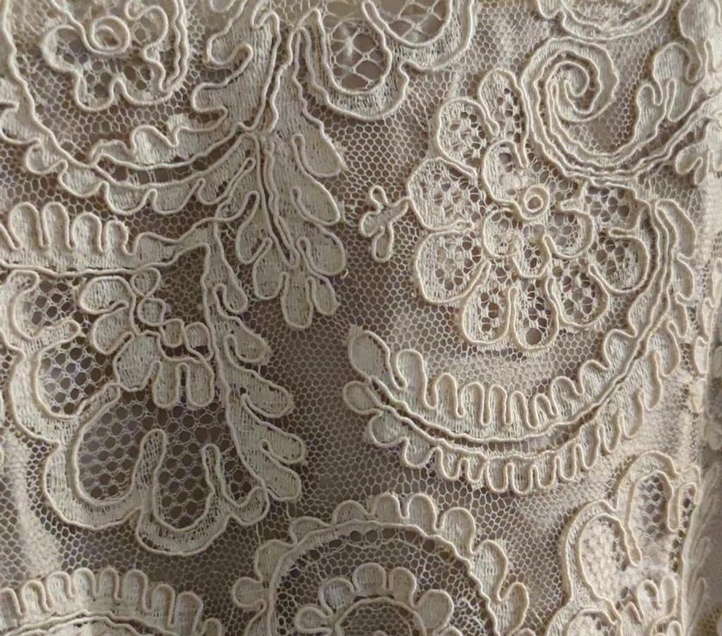Vêtements occasion Val-d'Oise Bernes sur Oise - 95340 - Photos Vivastreet Rare: Ensemble de 2 Pièces En Soie Brodée & Dentelle !!