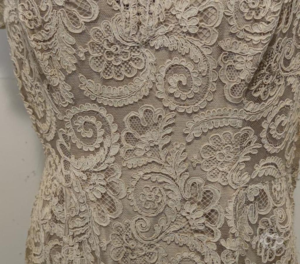 Vêtements occasion Val-d'Oise Bernes sur Oise - 95340 - Photos Vivastreet Rare: Ensemble de 2 Pièces En Soie Brodée & Dentelle !!