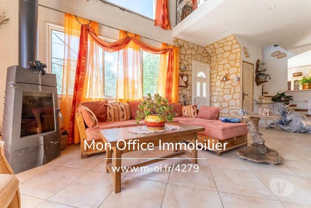 Vente Maison Var Signes - 83870 - Photos Vivastreet (4279-GBE.) Référence : 4279-GBE. - Maison 5 pièces sur...