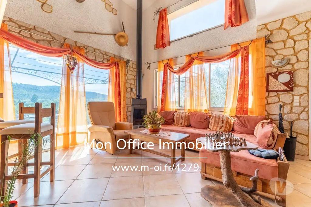 Vente Maison Var Signes - 83870 - Photos Vivastreet (4279-GBE.) Référence : 4279-GBE. - Maison 5 pièces sur...