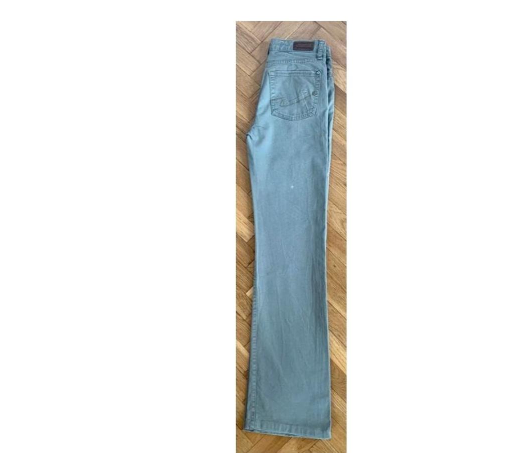Vêtements occasion Val-de-Marne Villejuif - 94800 - Photos Vivastreet Jean’s pour femme couleur sable taille 38 d’occasion