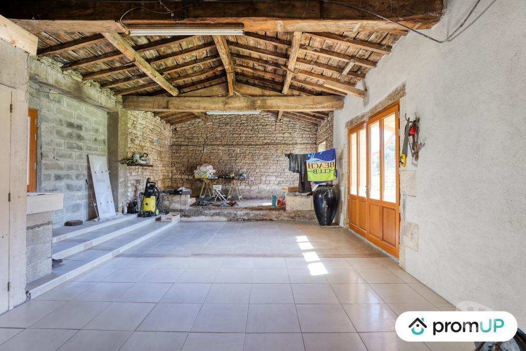 Vente Maison Charente-Maritime Meursac - 17120 - Photos Vivastreet (V6718) Maison de maitre en pierre de 190 m2 à MEURSAC