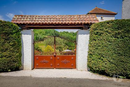 Vendre maison Villecomtal sur Arros Gers - Photos Vivastreet Maison à vendre Villecomtal-sur-Arros