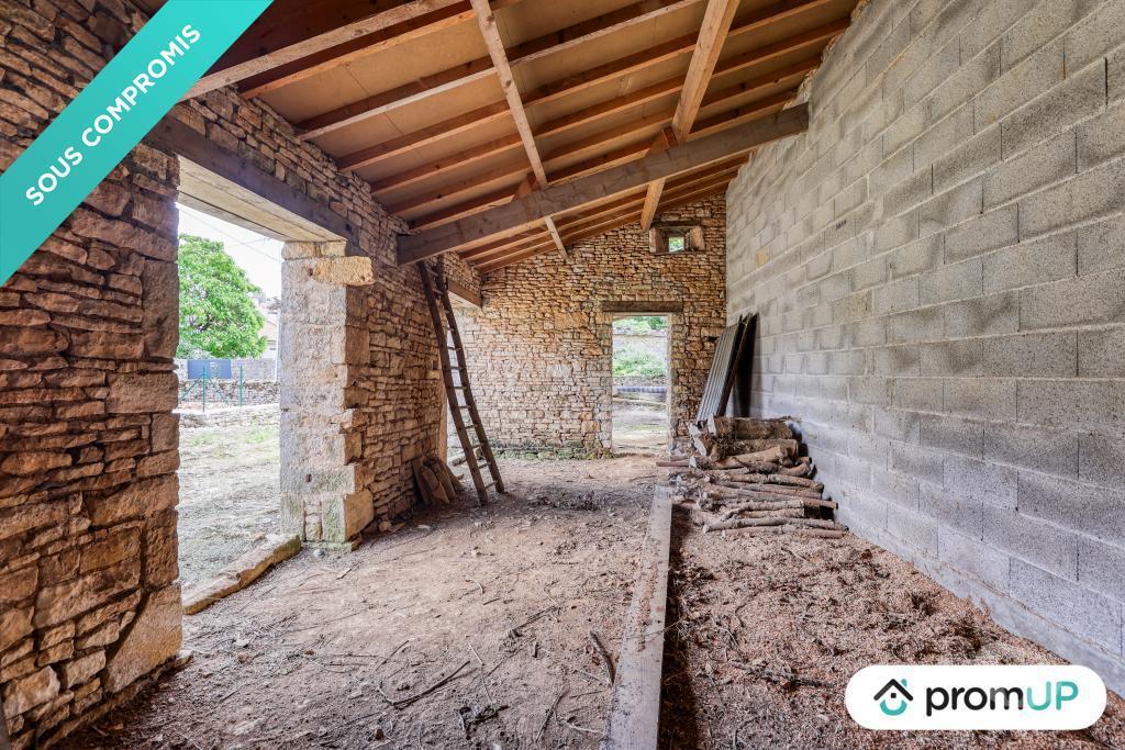 Vente Maison Vienne St Sauvant - 86600 - Photos Vivastreet (V6740) Maison à rénover + grange de 90 m2 à SAINT-SAUVANT