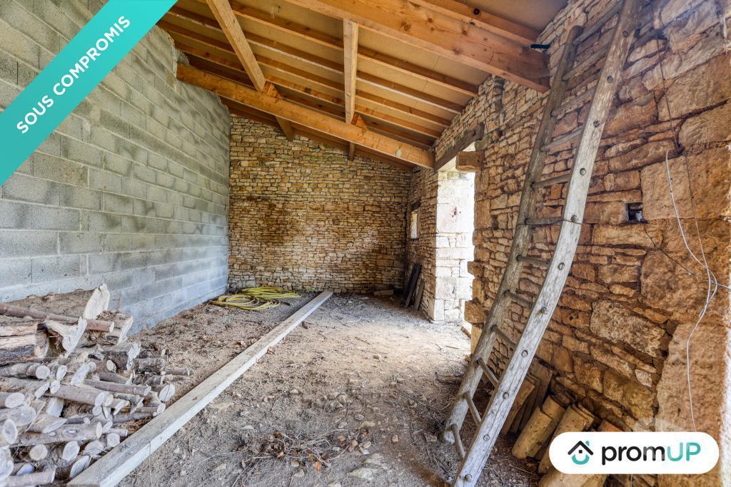 Vente Maison Vienne St Sauvant - 86600 - Photos Vivastreet (V6740) Maison à rénover + grange de 90 m2 à SAINT-SAUVANT