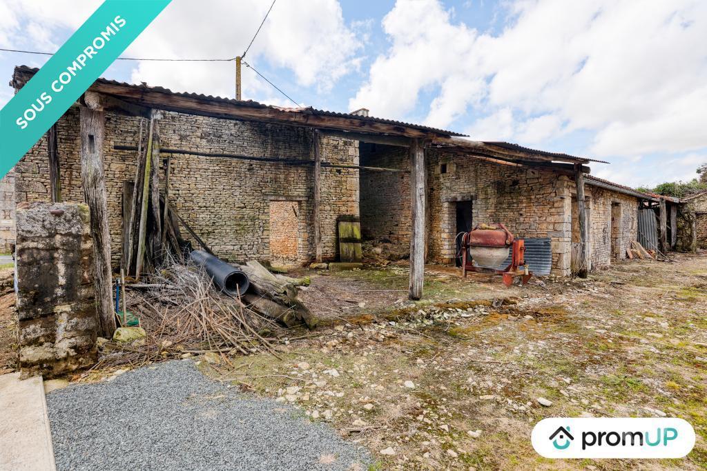 Vente Maison Vienne St Sauvant - 86600 - Photos Vivastreet (V6740) Maison à rénover + grange de 90 m2 à SAINT-SAUVANT