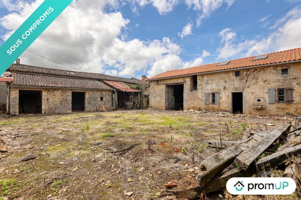 Vente Maison Vienne St Sauvant - 86600 - Photos Vivastreet (V6740) Maison à rénover + grange de 90 m2 à SAINT-SAUVANT