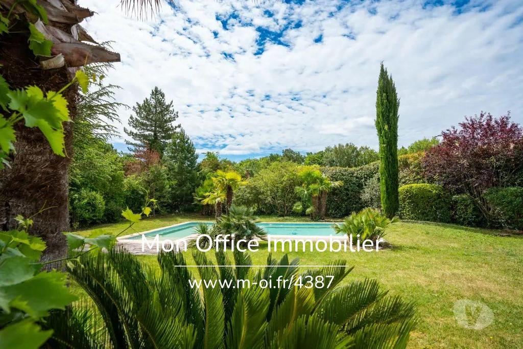 Vente Maison Bouches-du-Rhône Puyricard - 13540 - Photos Vivastreet (4387-AUS) Référence : 4387-AUS - Villa familiale 274m2 sur...