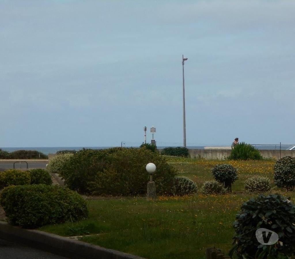 location saisonniere Vendée St Hilaire de Riez - Photos Vivastreet Près ST GILLES CROIX DE VIE T2 80m face mer plages