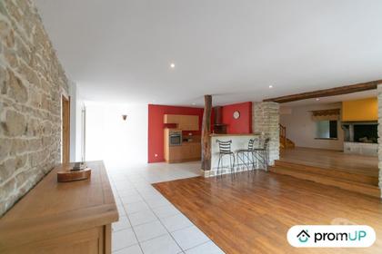 Vente Maison Chilly le Vignoble Jura - Photos Vivastreet (V6741) Maison individuelle de 188 m2 à CHILLY-LE-VIGNOBLE