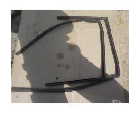 Pièces détachées auto Perpignan Perpignan - Photos Vivastreet 2 joints de vitres portes arrieres bmw e36 berline