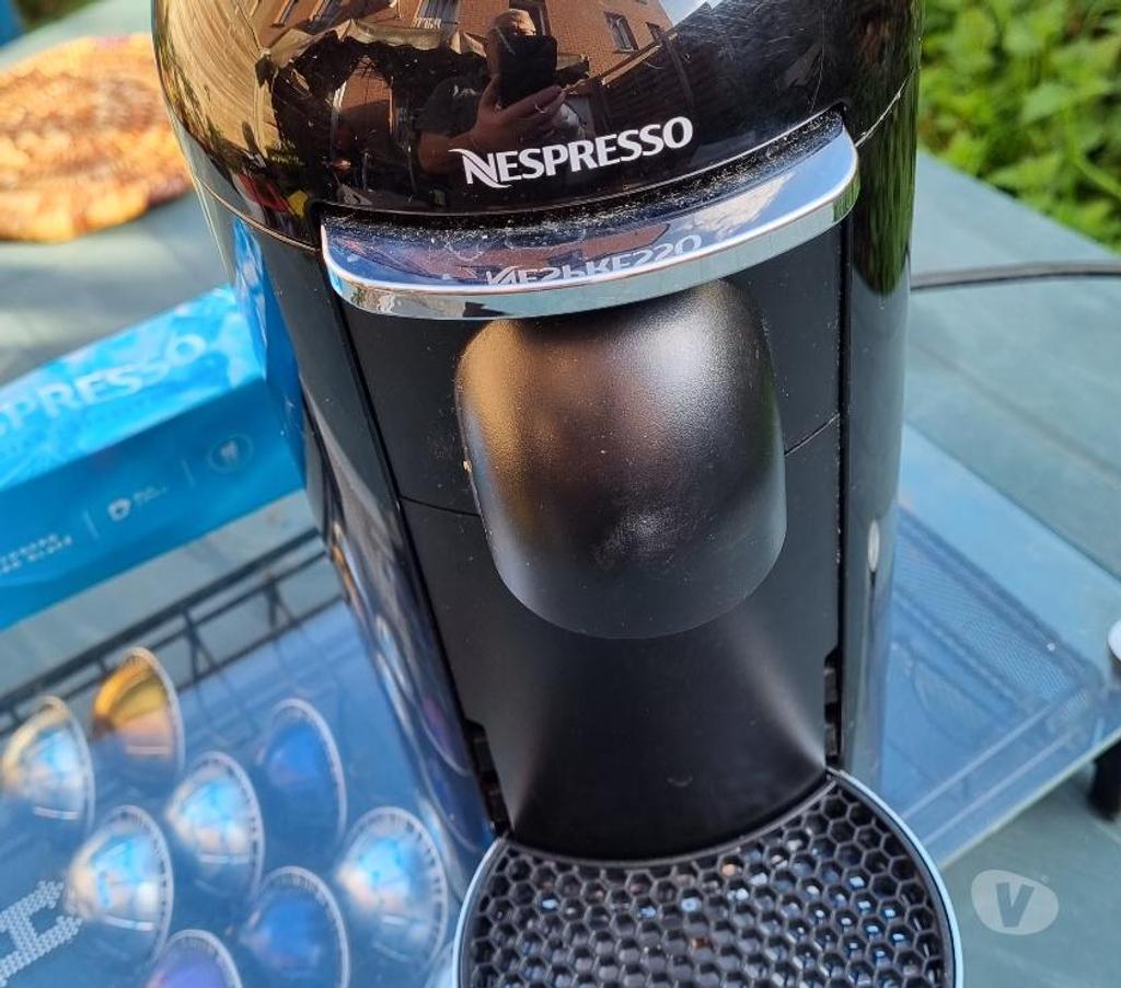 Electroménager occasion Nord Lille - Photos Vivastreet Machine café nespresso complète avec beau support dosette