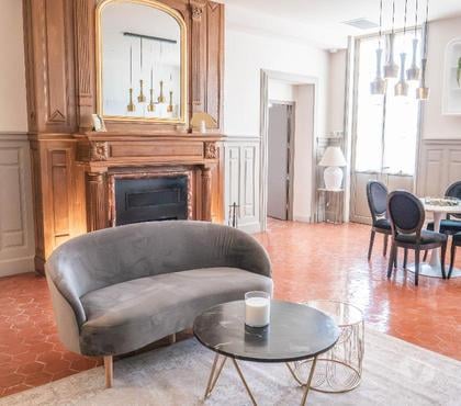 Locations vacances Pezenas Hérault - Photos Vivastreet La Cheminée, Gîte 5* avec balcon à Pézenas