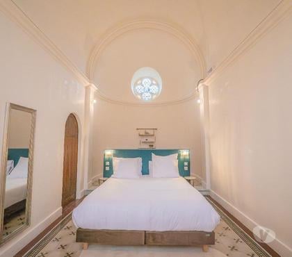 Location vacances Pezenas Hérault - Photos Vivastreet La Chapelle, Gîte 5* insolite avec balcon à Pézenas