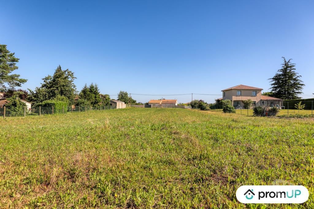 Terrain à vendre Vienne Marigny Brizay - 86380 - Photos Vivastreet (V6752) Terrain constructible de 1980 m2 à MARIGNY-BRIZAY