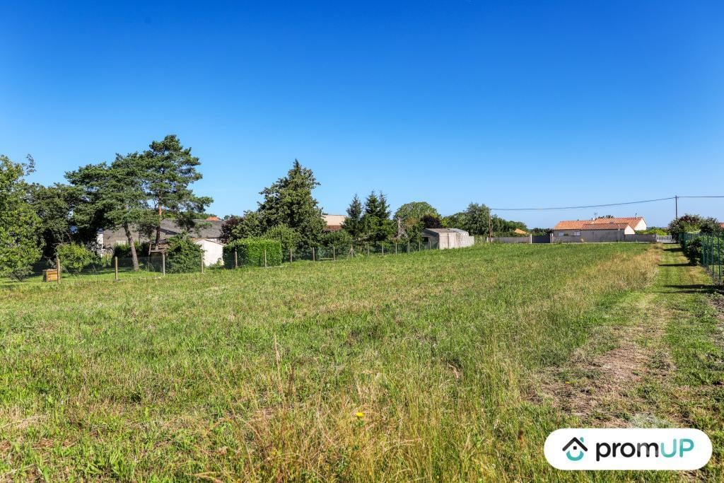 Terrain à vendre Vienne Marigny Brizay - 86380 - Photos Vivastreet (V6752) Terrain constructible de 1980 m2 à MARIGNY-BRIZAY