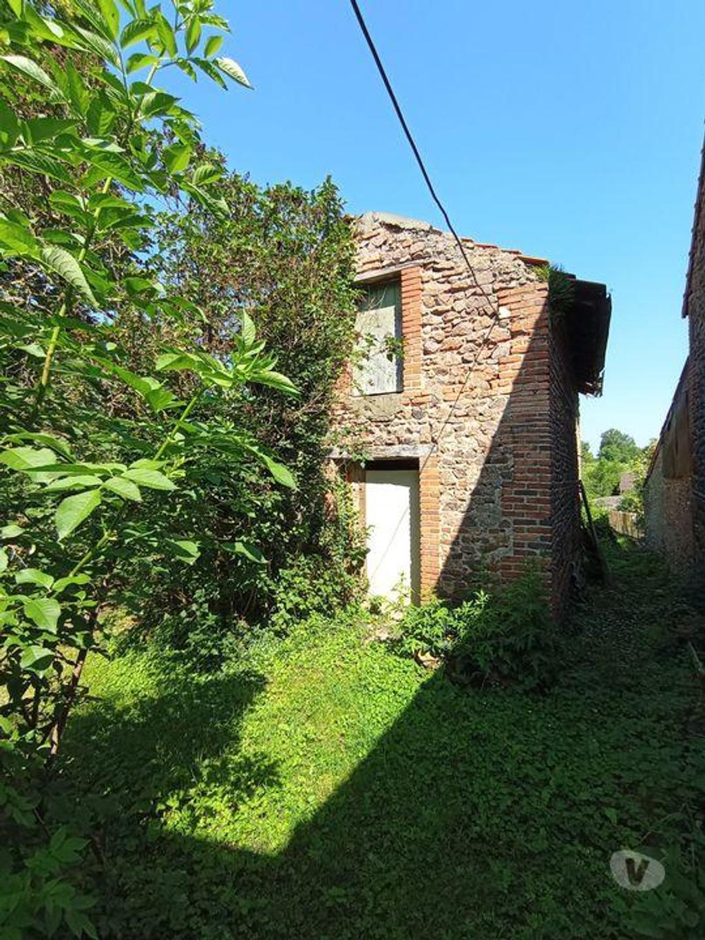 Vente Maison Allier Le Breuil - 03120 - Photos Vivastreet Grande maison de famille avec dépendances !!