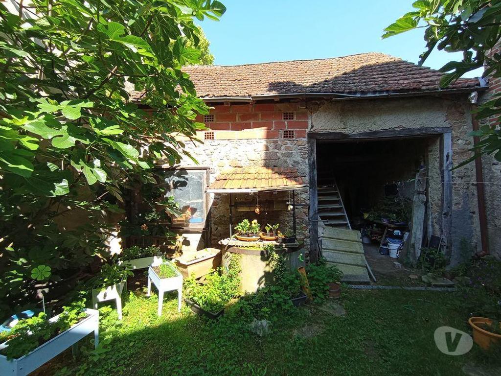 Vente Maison Allier Le Breuil - 03120 - Photos Vivastreet Grande maison de famille avec dépendances !!