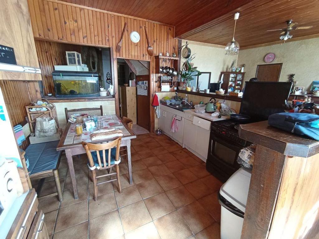 Vente Maison Allier Le Breuil - 03120 - Photos Vivastreet Grande maison de famille avec dépendances !!