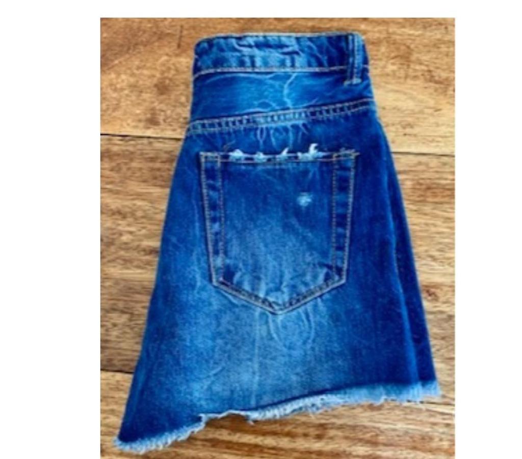 Vêtements occasion Val-de-Marne Villejuif - 94800 - Photos Vivastreet Short en jeans pour jeunes filles de 15 -16 ans neuf.