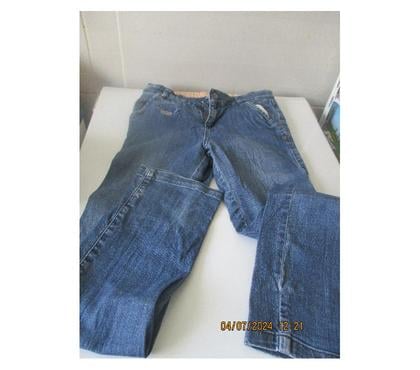 Vêtements occasion Caluire et Cuire Rhône - Photos Vivastreet Jean Disney taille 78 ans