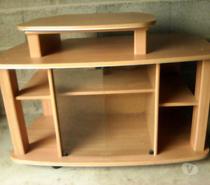 meuble télévision avec roulettes