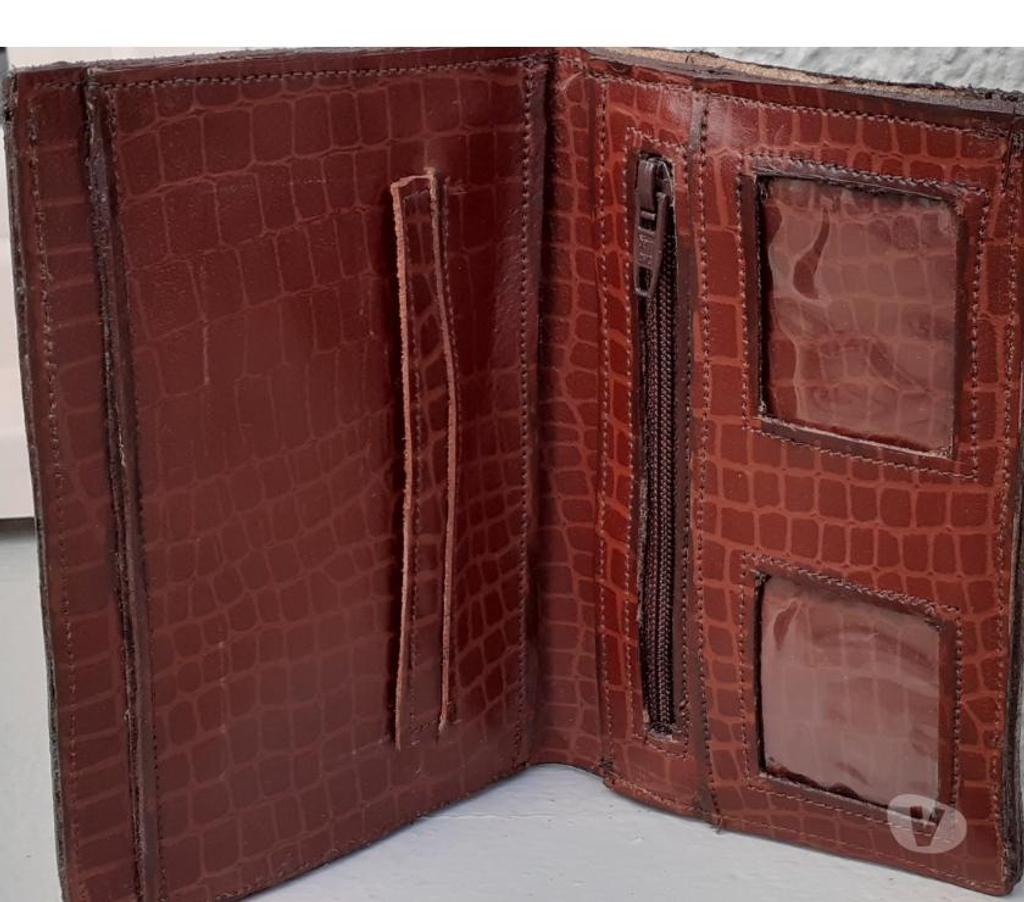 Accessoires - Bagagerie Manche Le Teilleul - 50640 - Photos Vivastreet portefeuille en cuir marron