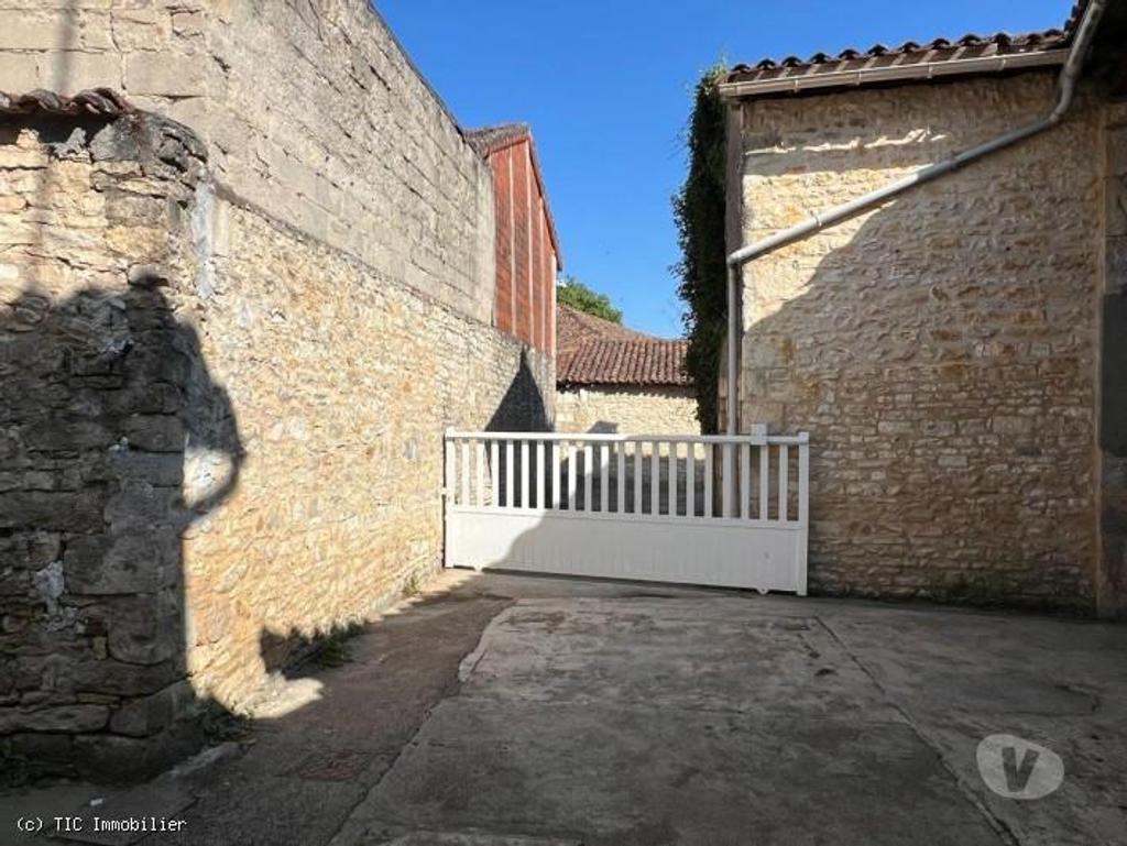 Vente Maison Charente Champagne Mouton - 16350 - Photos Vivastreet Champagne Mouton : 2 Maisons de Ville Mitoyennes Avec La...