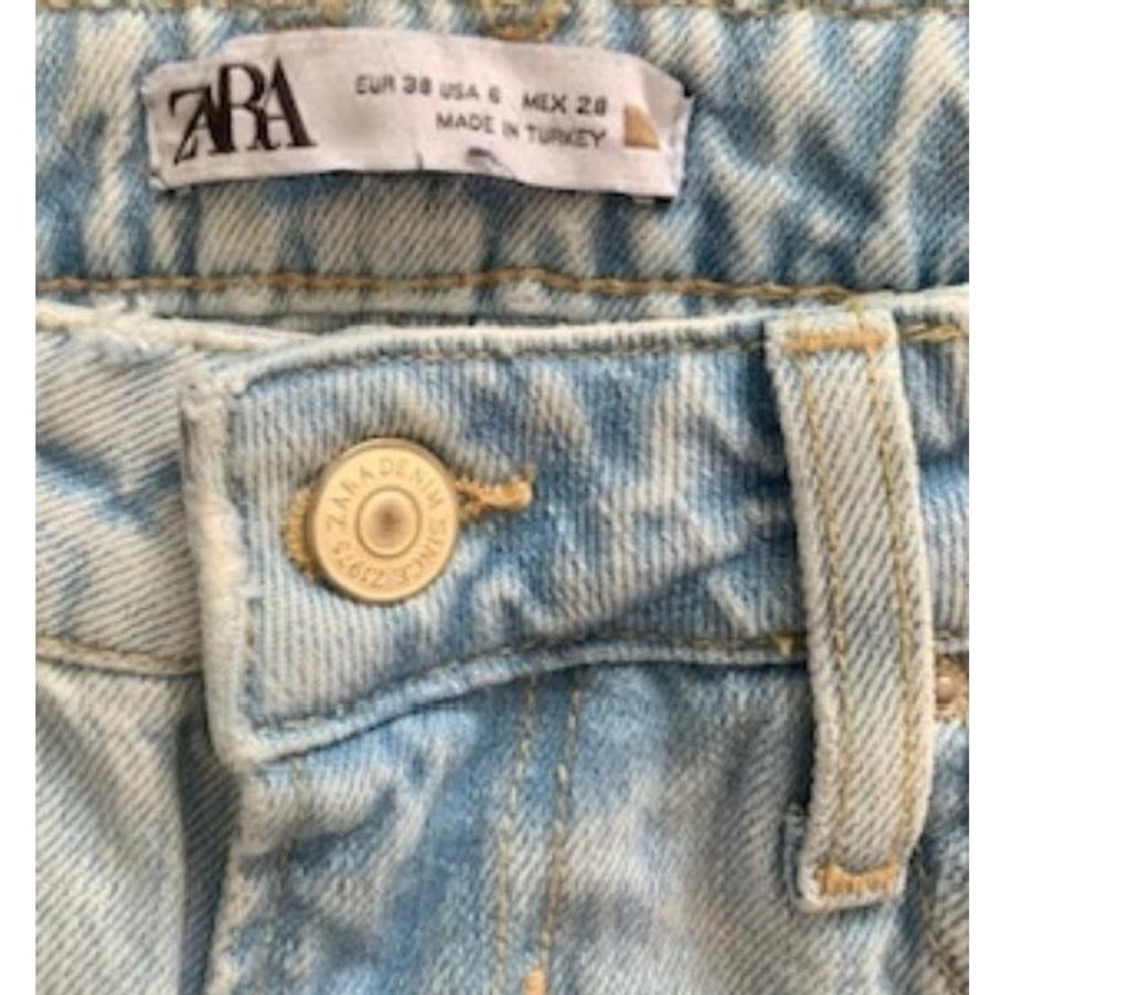 Vêtements occasion Val-de-Marne Villejuif - 94800 - Photos Vivastreet Jeans bleu délavé de chez Zara mixte taille 38.
