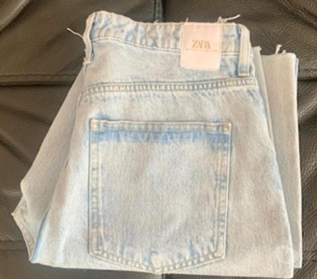 Vêtements occasion Val-de-Marne Villejuif - 94800 - Photos Vivastreet Jeans bleu délavé de chez Zara mixte taille 38.